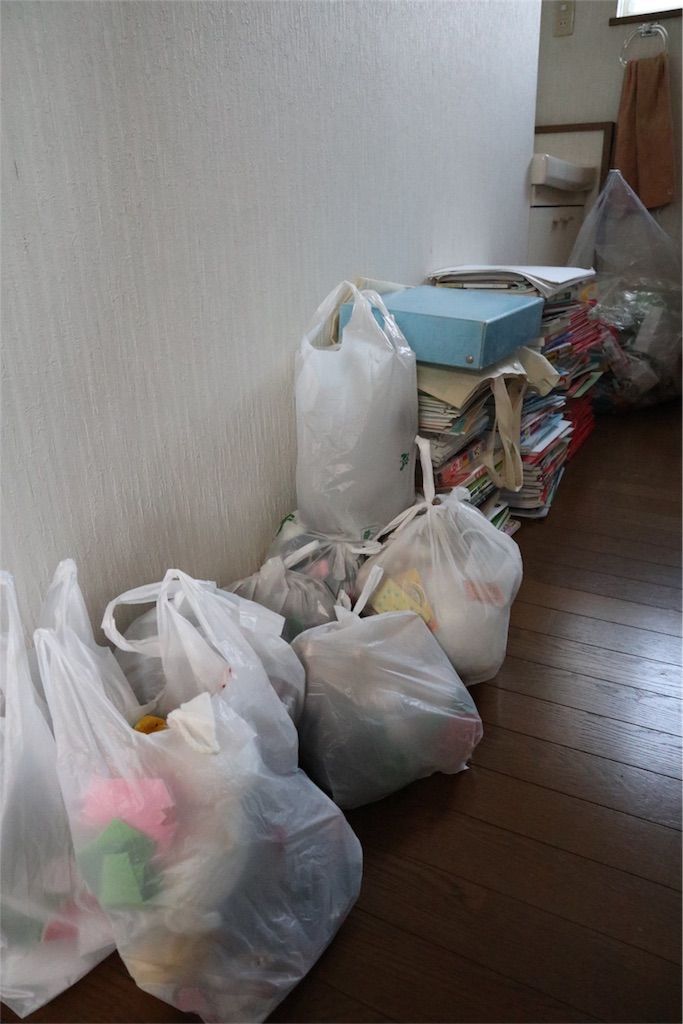 中学生の片付け 娘が捨てたもの 部屋のビフォーアフターを少々 すっきり さっぱり 中学生の片付け 娘が捨てたもの 部屋のビフォーアフターを少々 すっきり さっぱり