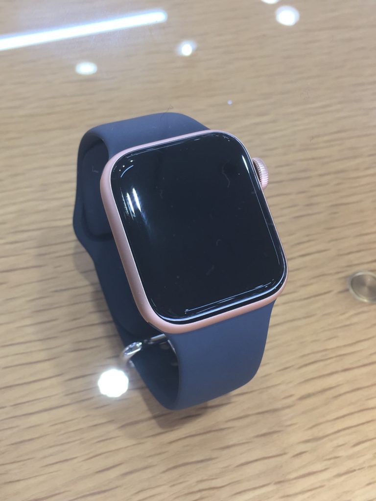 AppleWatch4ゴールドアルミニウムケースGPSモデル