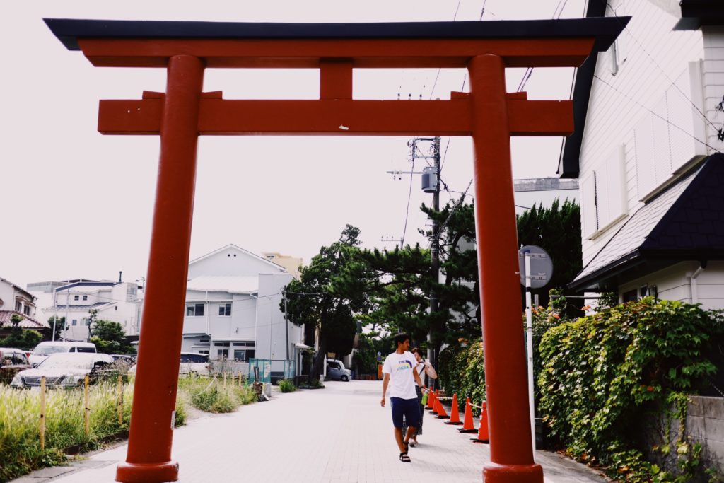 葉山森戸海岸の森戸神社