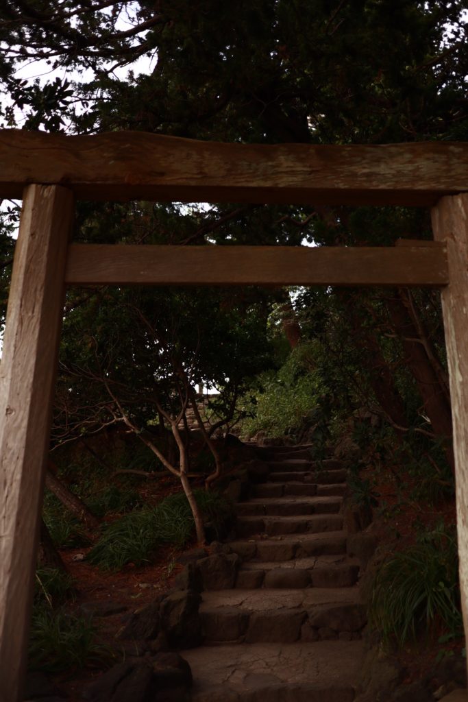 葉山森戸海岸の森戸神社