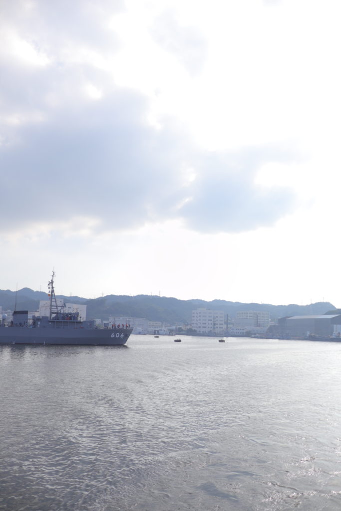 横須賀「YOKOSUKA軍港めぐり」クルージングツアーで掃海艇はつしま