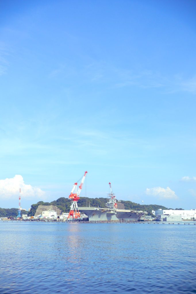 横須賀「YOKOSUKA軍港めぐり」クルージングツアーで空母ロナルド・レーガン