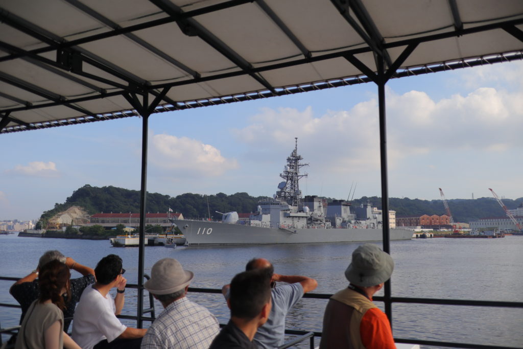 横須賀「YOKOSUKA軍港めぐり」クルージングツアーで護衛艦たかなみ
