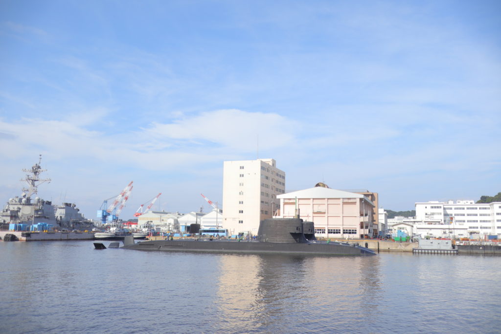 横須賀「YOKOSUKA軍港めぐり」クルージングツアーで潜水艦