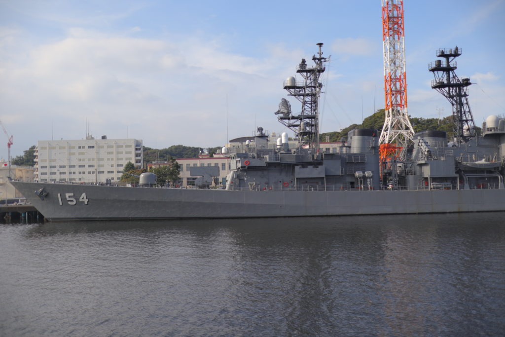 横須賀「YOKOSUKA軍港めぐり」クルージングツアーで護衛艦あまぎり
