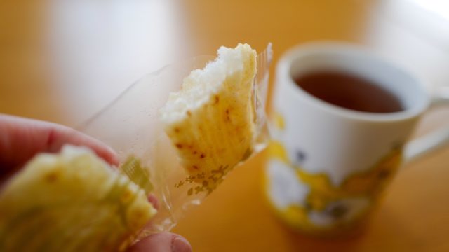 北越の「たまねぎおかき」