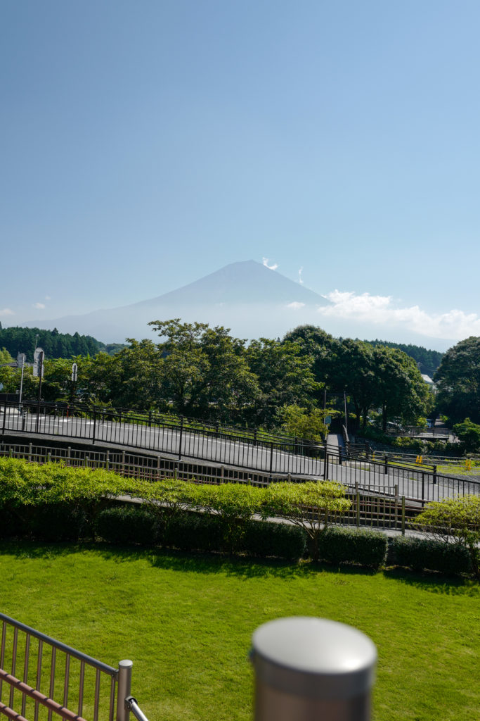 静岡県　富士　白糸の滝からの富士山