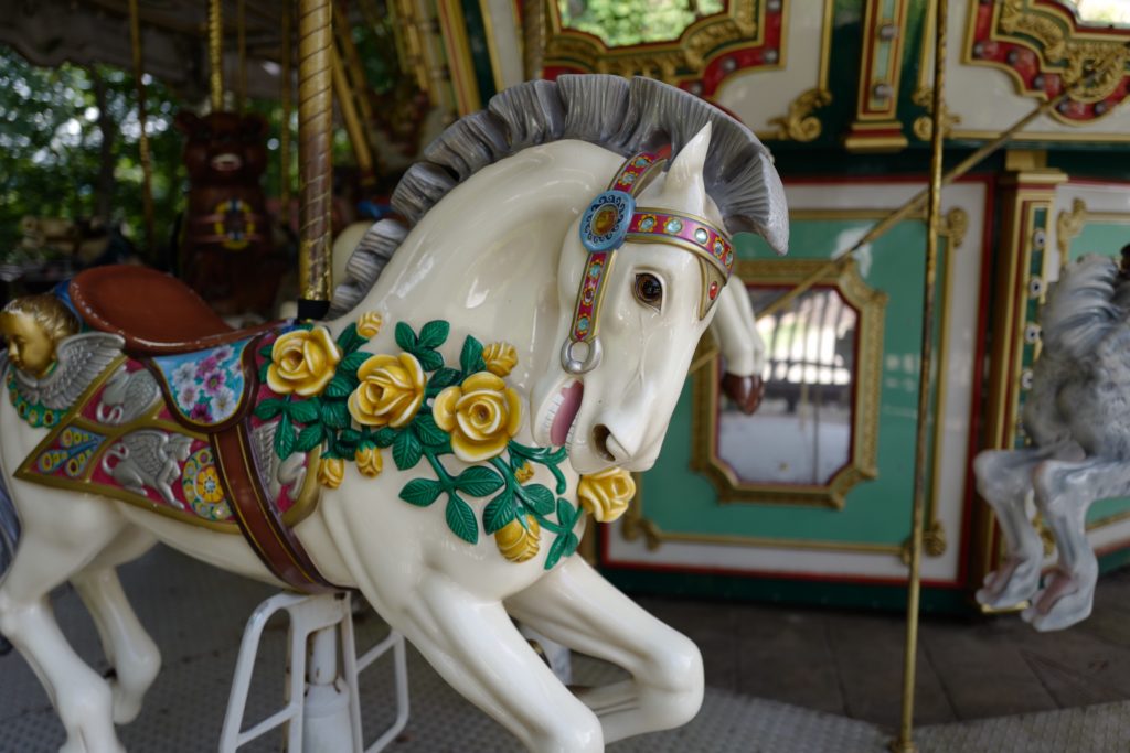 ざつ旅 in 清里「萌葱の村」散策　森のメリーゴーランド