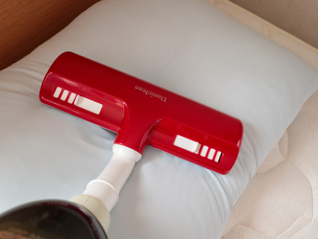 布団専用掃除機ノズル「ダニクリーン」でベッドの掃除