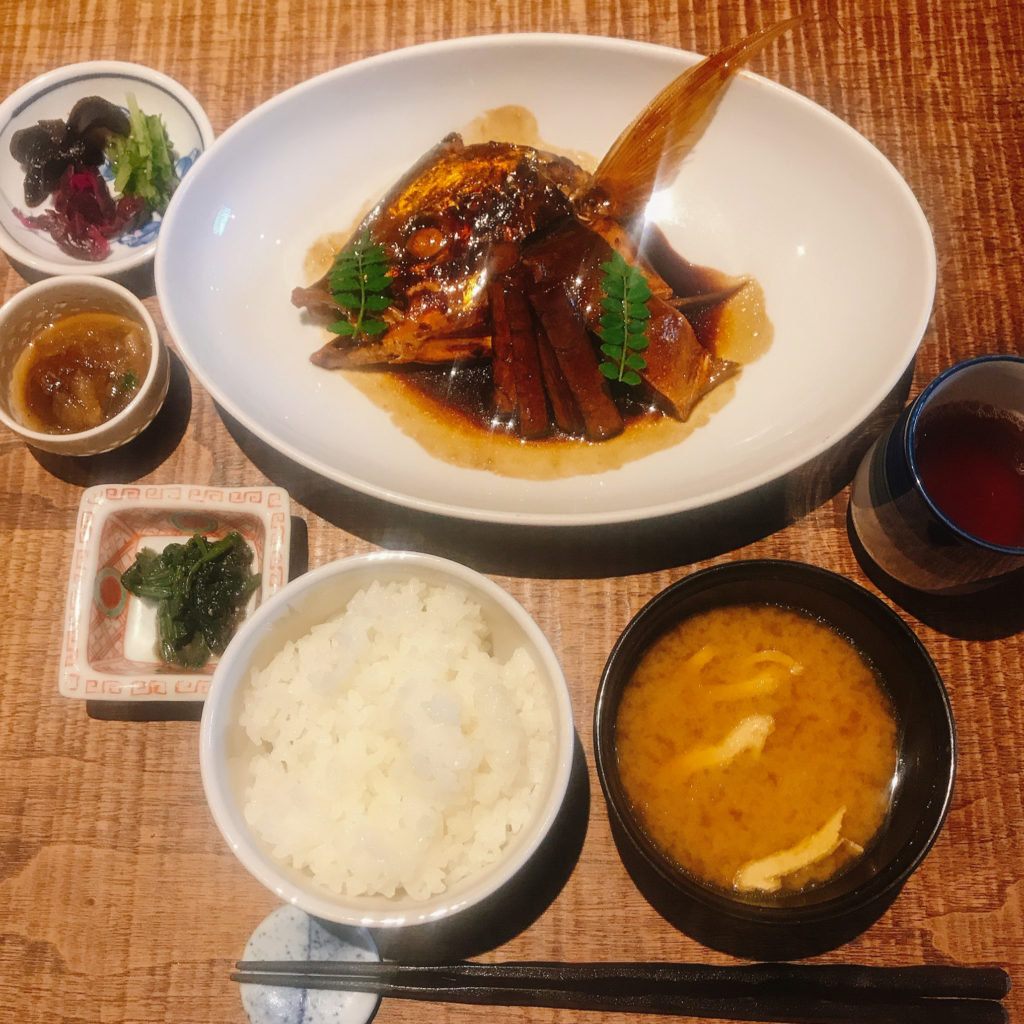 湯河原いちにち満喫コース：ミシュラン一つ星の割烹「しらこ」で煮魚定食ランチ