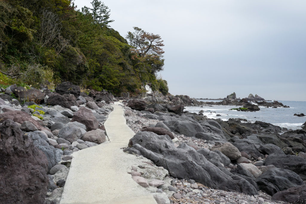 真鶴半島一周ハイキング　海岸沿いの遊歩道