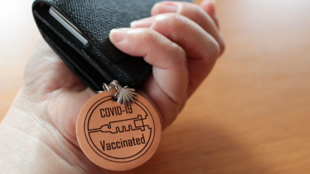 「ワクチン接種済み」本革キーホルダーレビュー