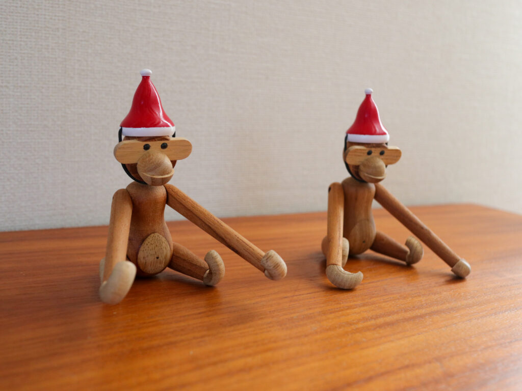 カイボイスンMonkeyMiniのサンタキャップでクリスマス準備