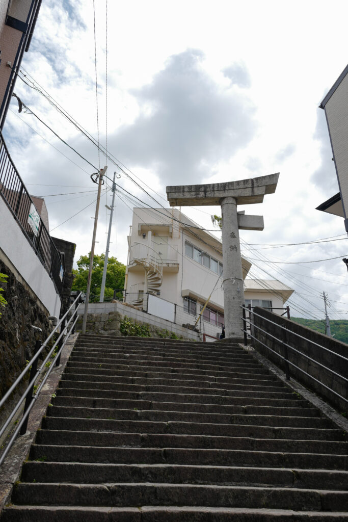 崎ひとり旅3泊4日：2日目：電動レンタサイクルで長崎をぐるっと一周：山王神社一本柱鳥居
