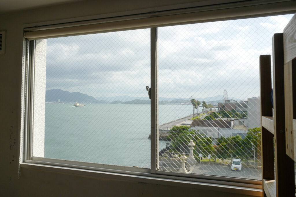 関門海峡の絶景が望めるテラスがすごい！ウズハウス
