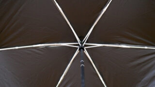 男性用日傘としても！完全遮光 超撥水 晴雨兼用折りたたみ傘