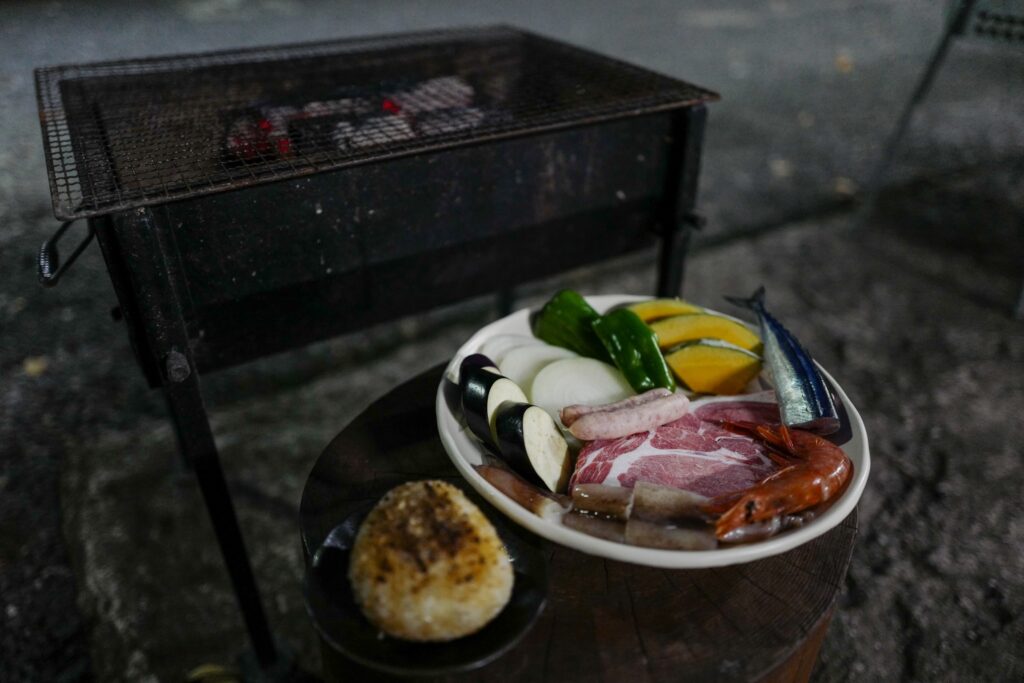 北海道6泊7日ひとり旅：2日目：駅の宿ひらふ　駅ホームでBBQ