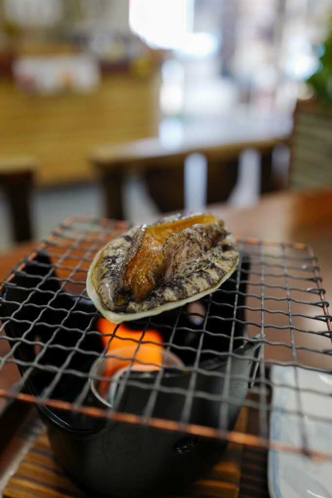 積丹半島 神威岬の食堂うしおであわびといかの海鮮ランチ