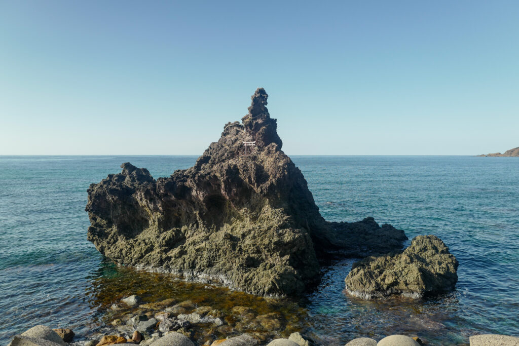 夫婦ふたり旅：1日目：佐渡島　弁天岩