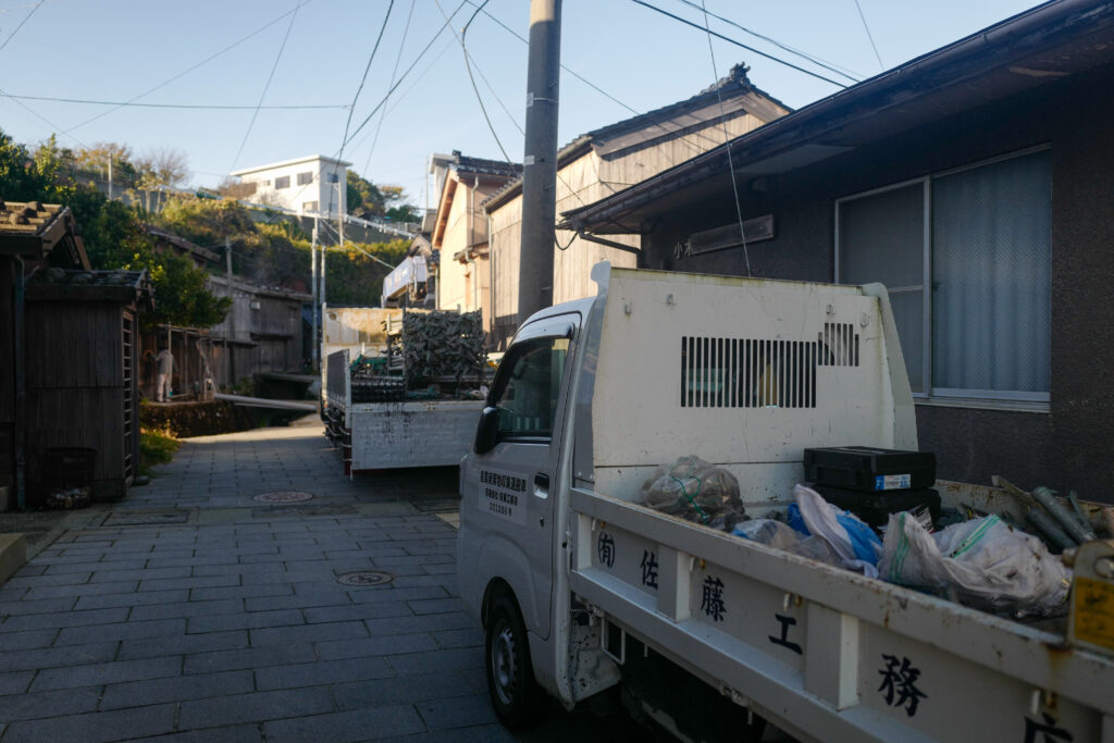 夫婦ふたり旅：1日目：佐渡島 宿根木の町並み修復作業