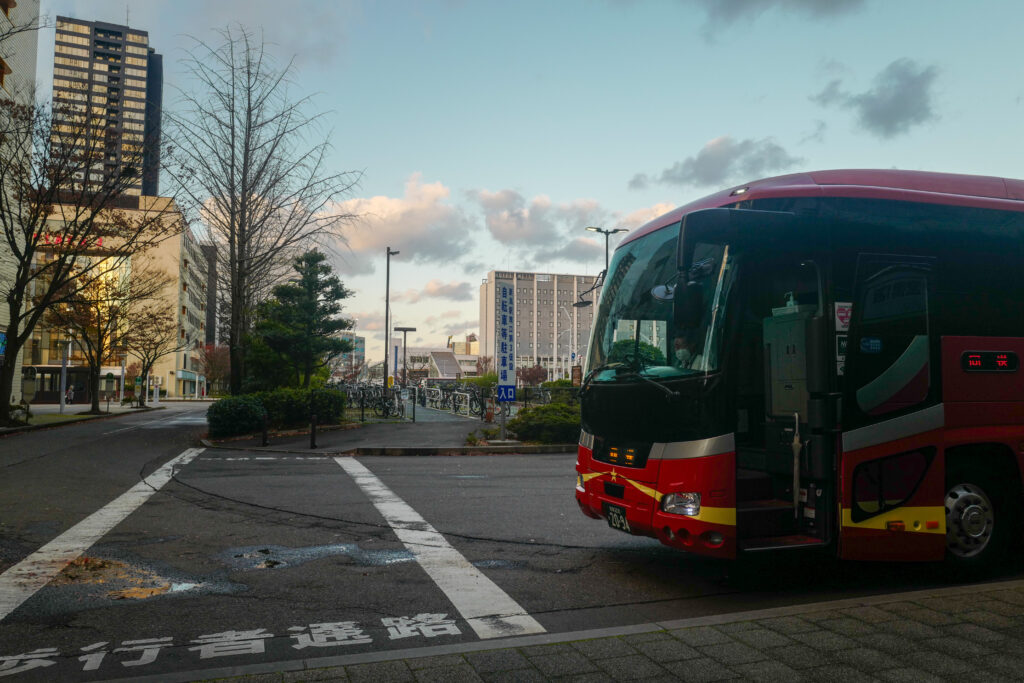 佐渡島2泊3日夫婦ふたり旅：1日目：夜行バスでYCATから新潟駅へ