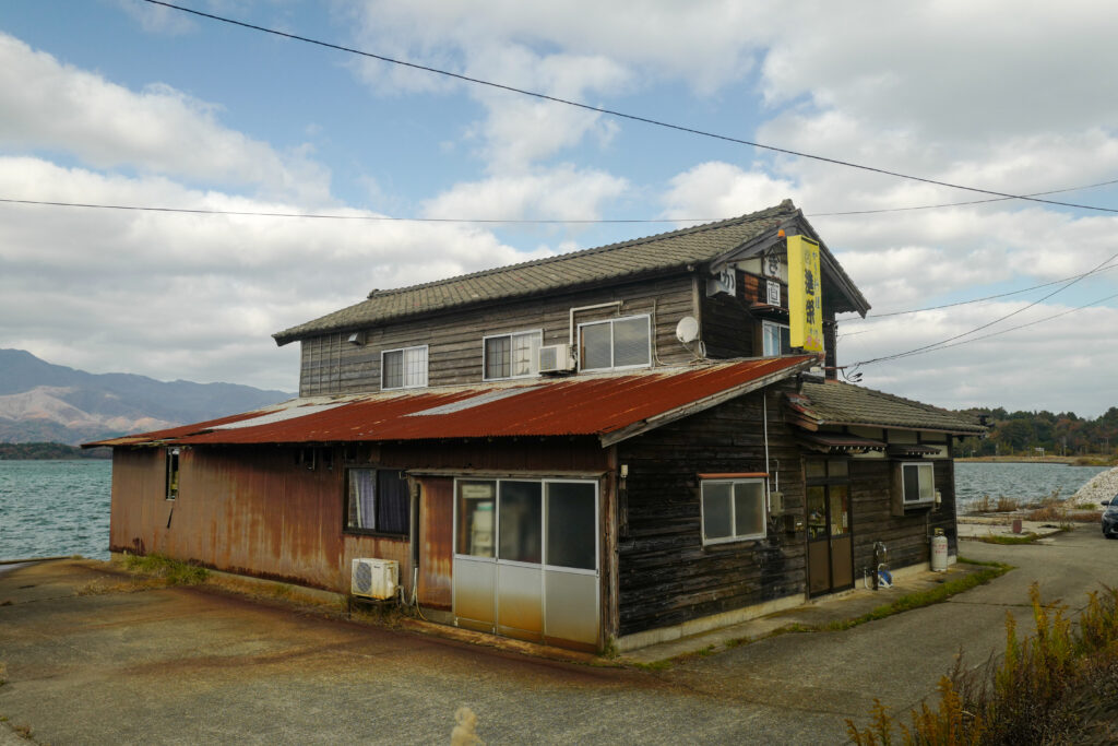 佐渡島夫婦ふたり旅：3日目：両津　加茂湖湖畔牡蠣小屋