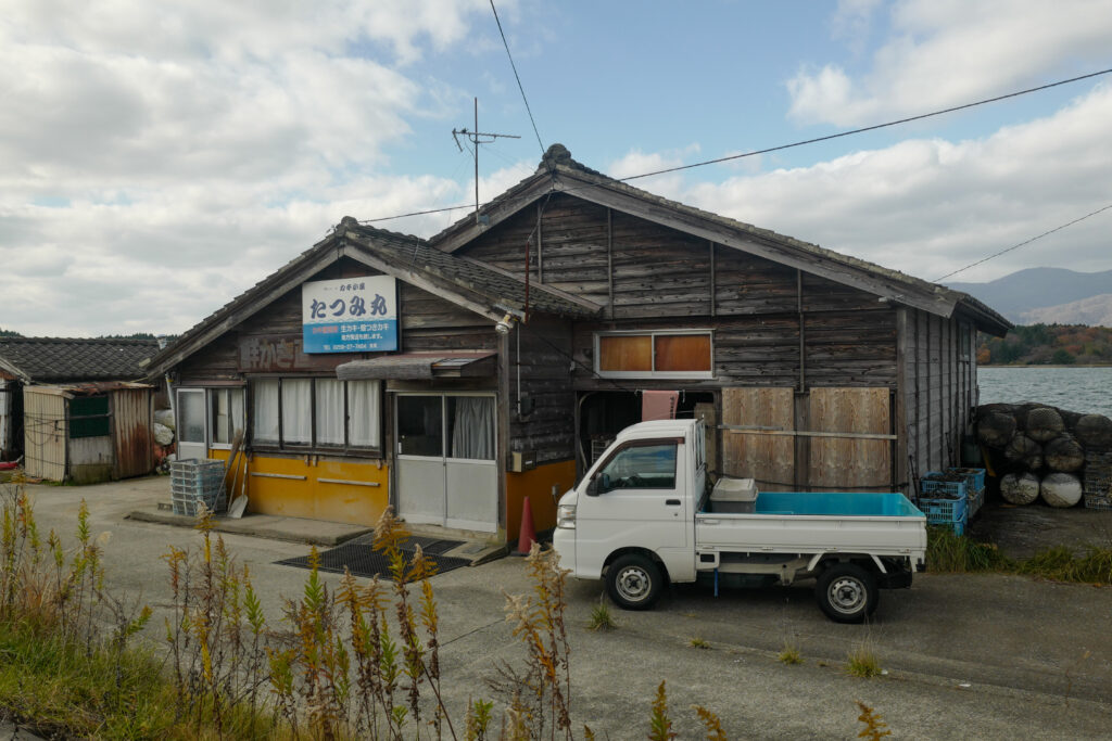 佐渡島夫婦ふたり旅：3日目：両津　加茂湖湖畔牡蠣小屋