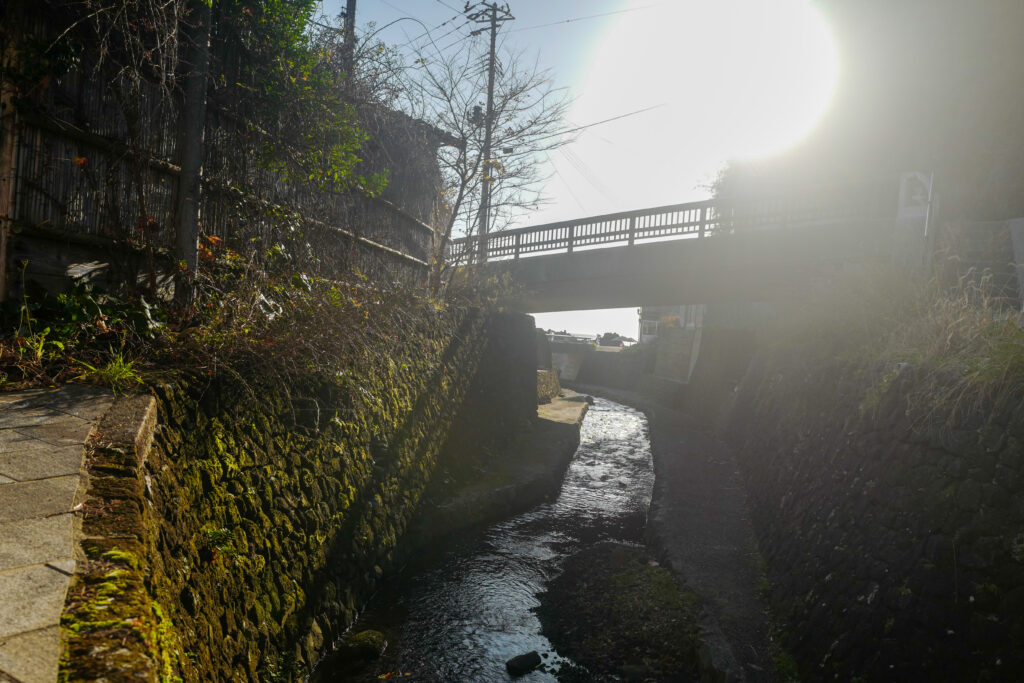 夫婦ふたり旅：1日目：佐渡島 宿根木の町並み修復作業