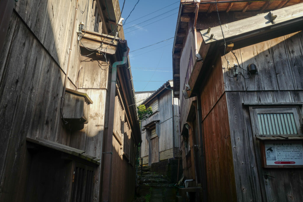 夫婦ふたり旅：1日目：佐渡島 宿根木の町並み