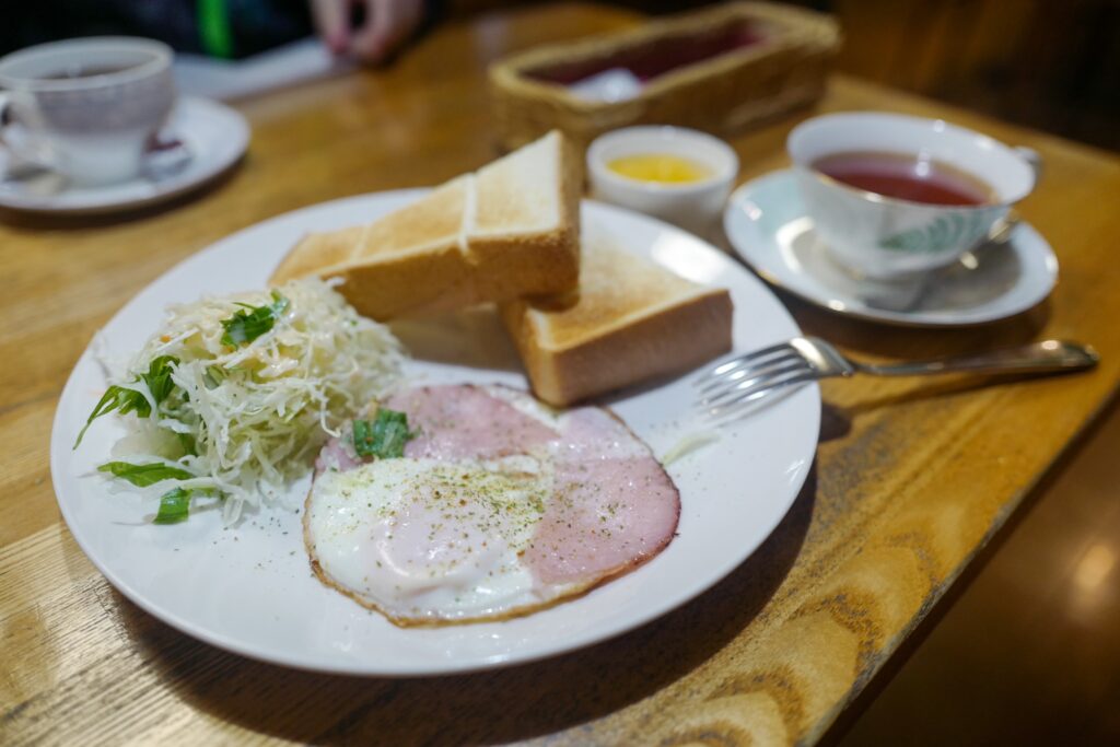 佐渡島2泊3日夫婦ふたり旅：1日目：懐かしい感じの喫茶店でモーニング