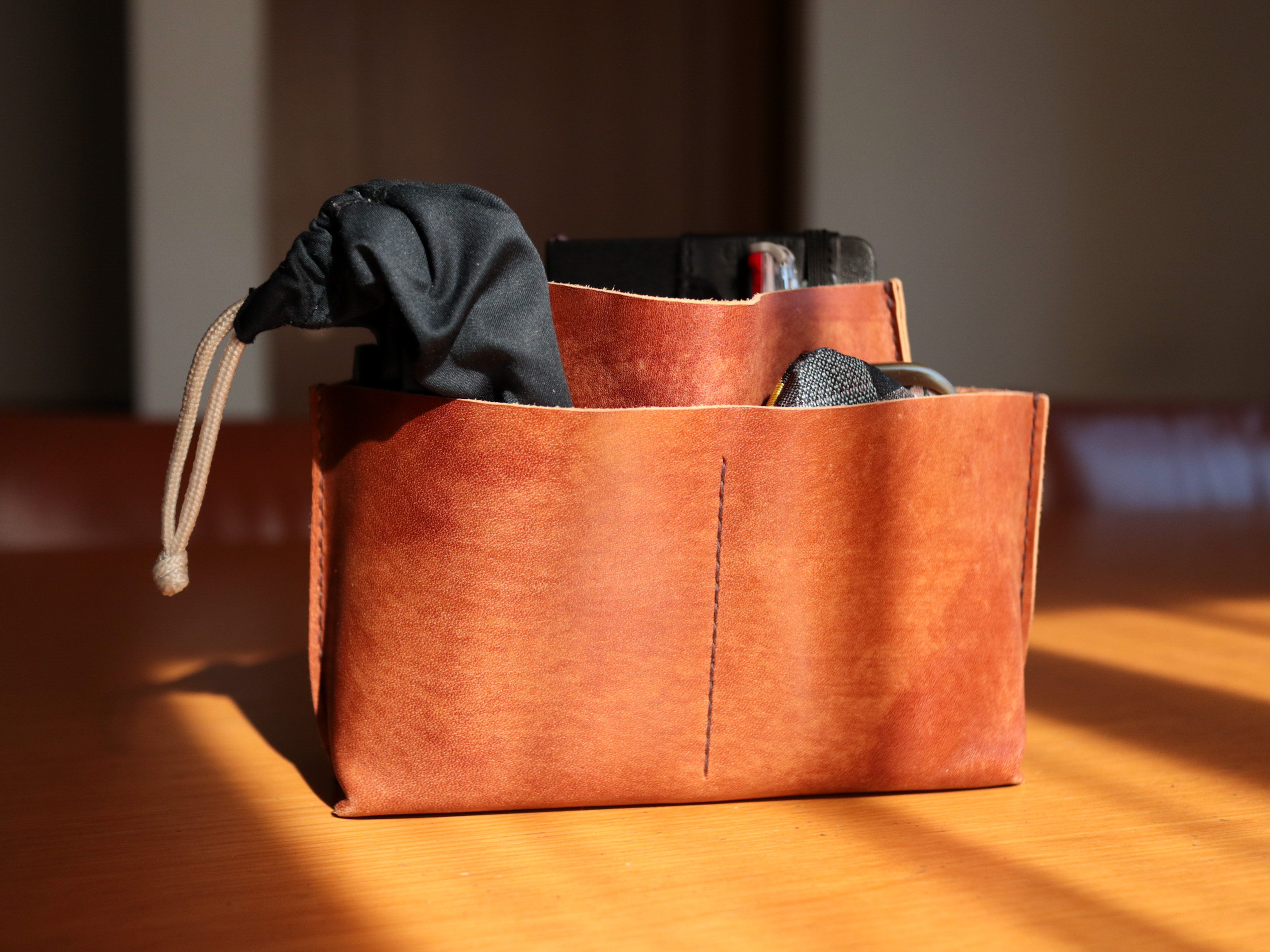 【旅でも！家でも！】革製バッグインバッグ「kakura 5レザーポケット」はとっても便利な収納アイテム