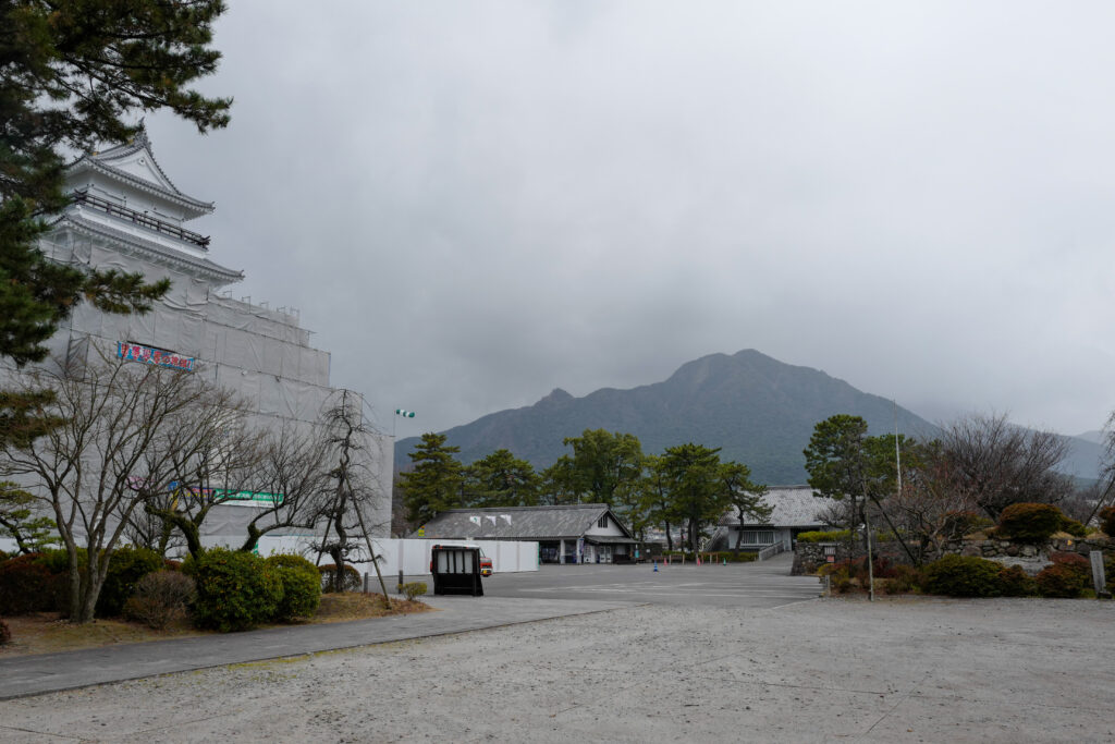 島原・天草4泊5日旅：2日目：島原城下散策　島原城（修繕中）