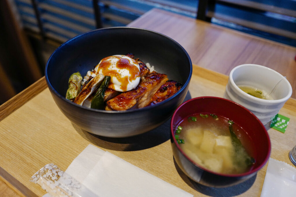 天草ホテルサンロードの朝食　炭火鶏照焼丼