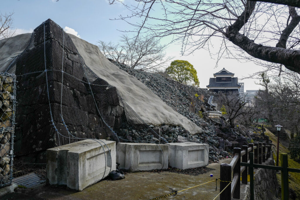 本渡バスセンターから快速あまくさ号で熊本へ　熊本城　震災による崩落