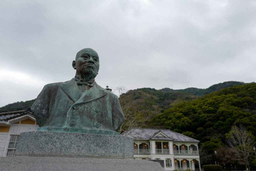 本渡バスセンターから快速あまくさ号で熊本へ　三角西港　浦島屋　富岡敬明像