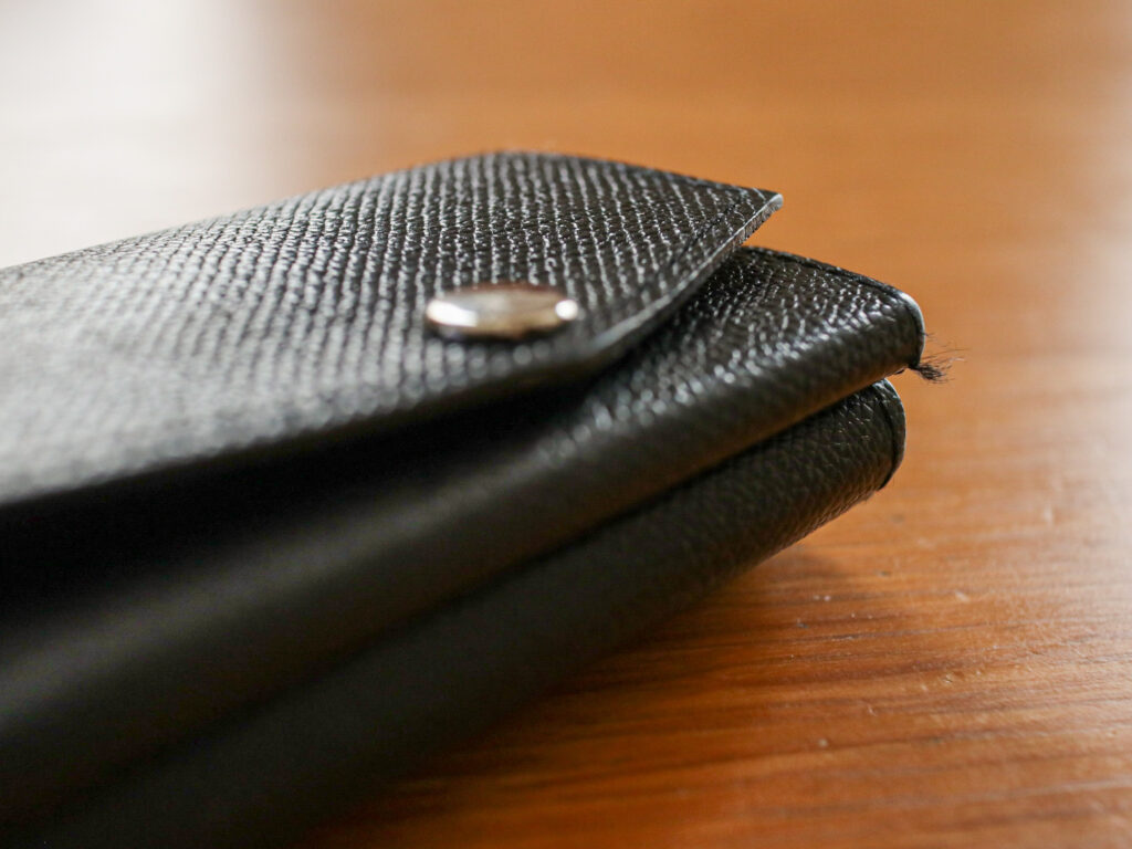 アブラサスの小さい財布のマイナスポイント：縫製が甘い