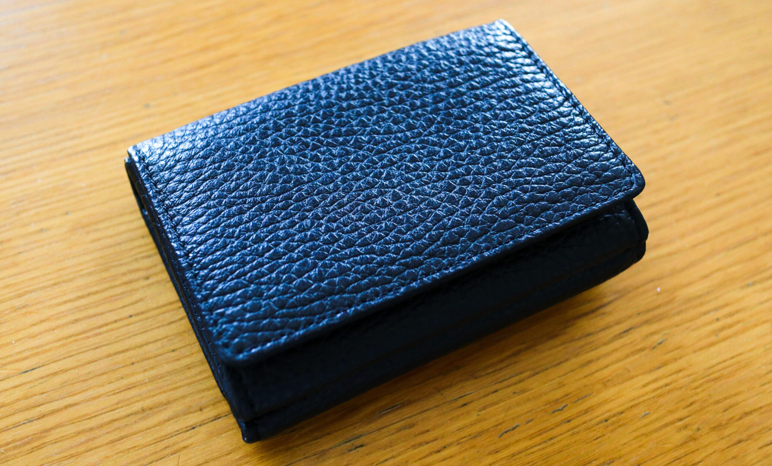 【ベッカーの極小財布】コンパクトながら小銭入れ部分がボックス型で、とても使いやすい！