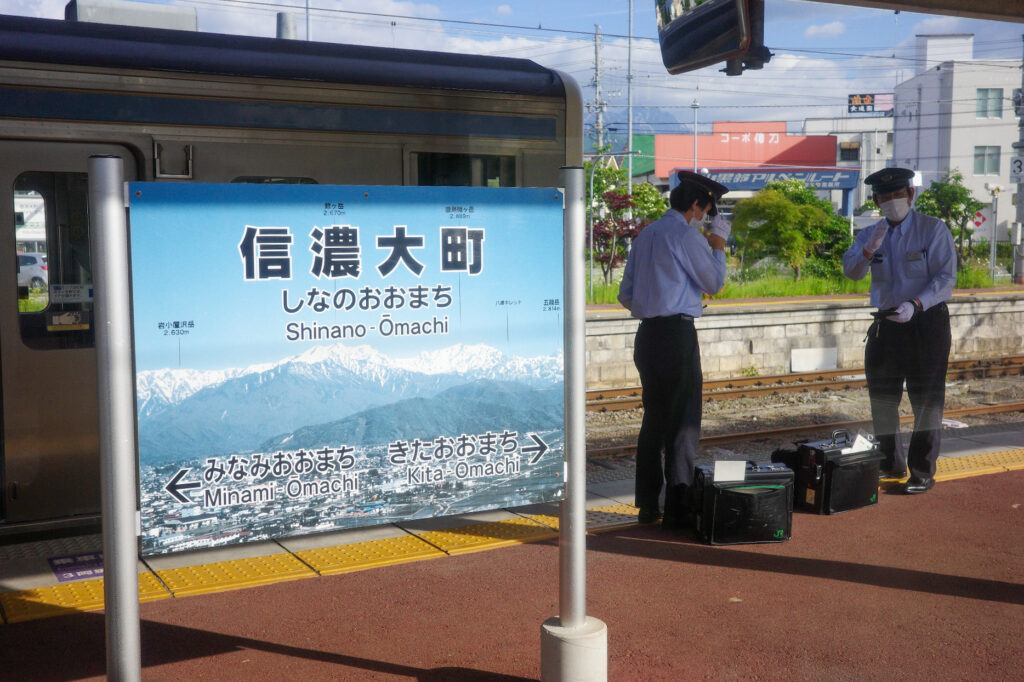 信州1泊2日旅：大糸線で松本から糸魚川へ　信濃大町駅