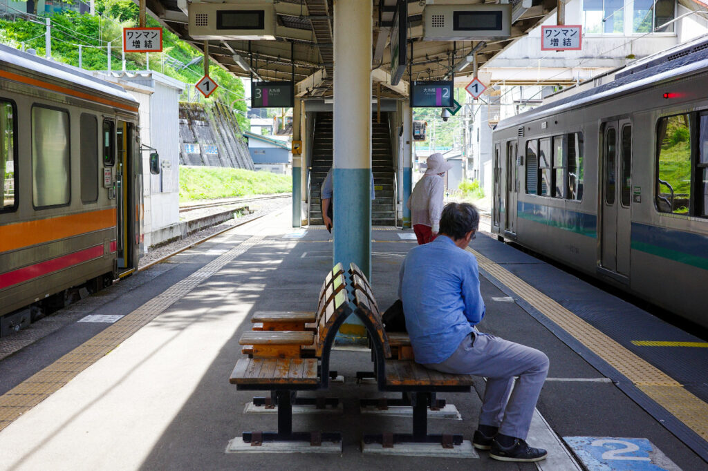 信州1泊2日旅：大糸線で松本から糸魚川へ　JR東日本とJR西日本