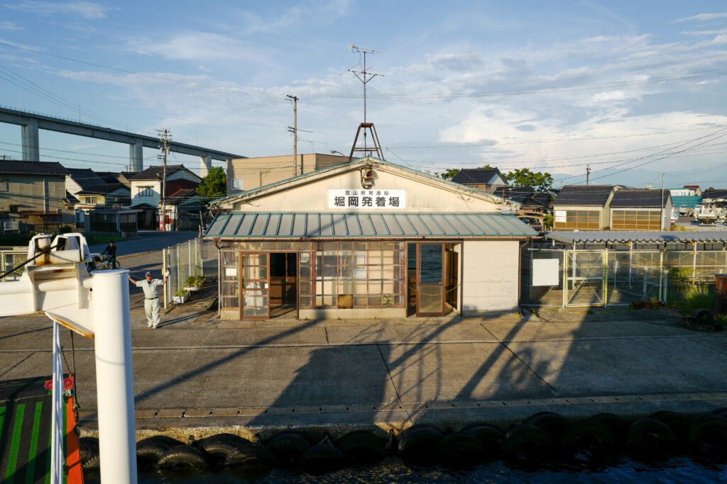 富山3泊４日旅　万葉線で越の潟駅へ　越の潟渡船