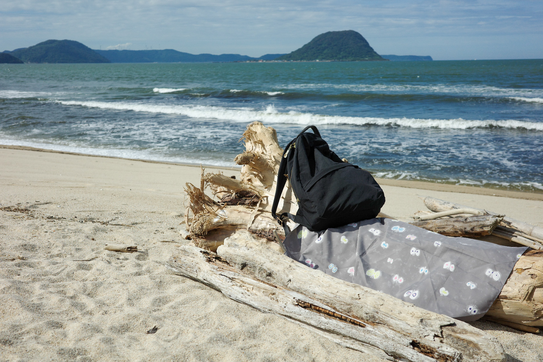 【ミナペルホネン】アクアドロップはっ水風呂敷が、旅行にとても便利！