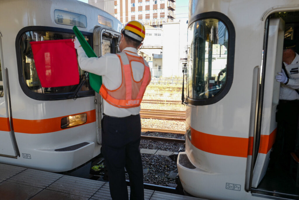 沼津駅　御殿場線切り離し作業