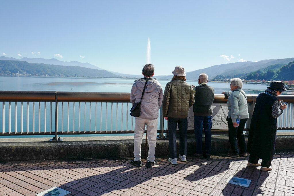 電動レンタサイクルでスワイチ（諏訪湖一周）　釜口水門　噴水