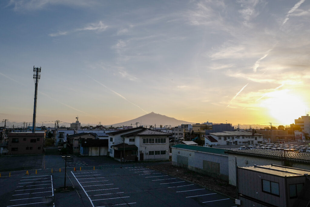 弘前4泊５日旅　五所川原から見る岩木山の夕暮れ