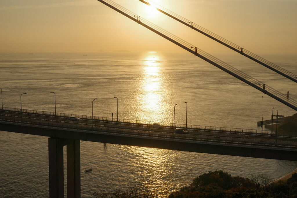 来島海峡大橋の朝焼け