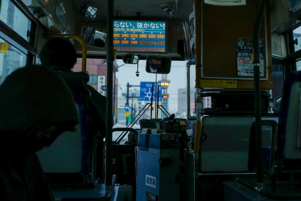 旭川・稚内3泊4日旅　ゴールデンカムイの聖地、北鎮記念館から旭川駅へ戻るバス