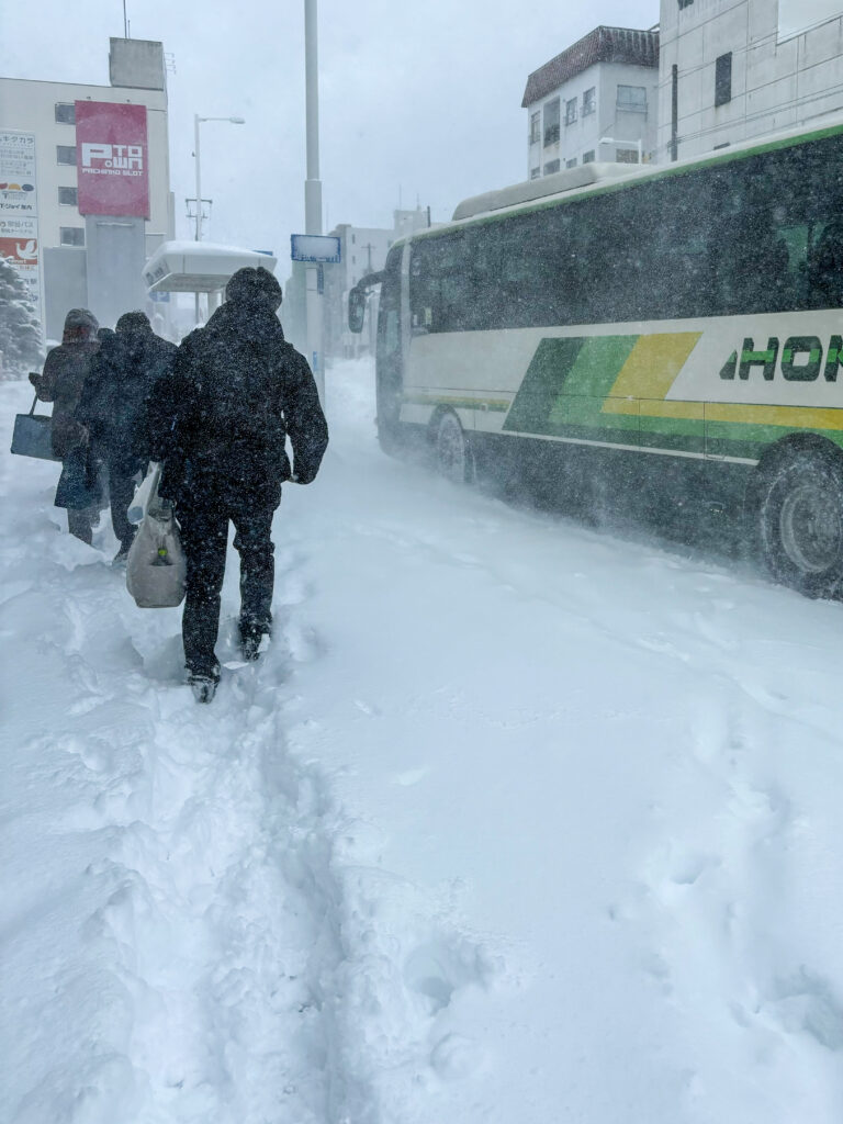 旭川・稚内3泊4日旅。暴風雪による宗谷本線運休のため、高速バスわっかない号で札幌へ向かう