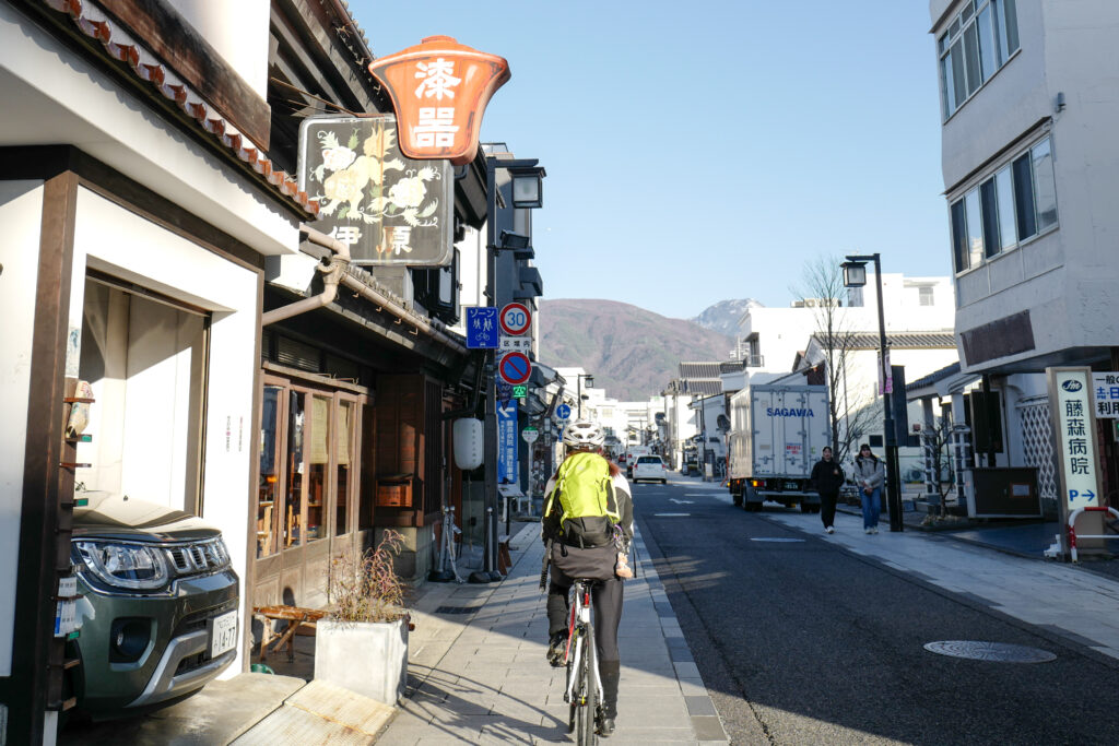 松本観光スポット　蔵のある街並み　中町通り