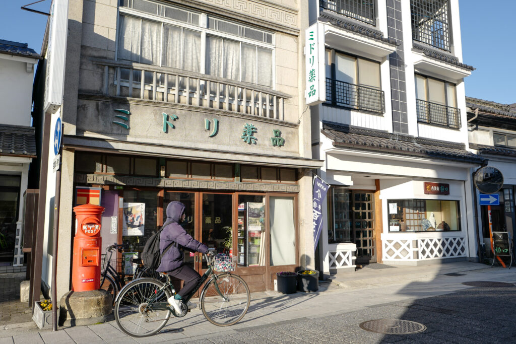 松本観光スポット　蔵のある街並み　中町通り
