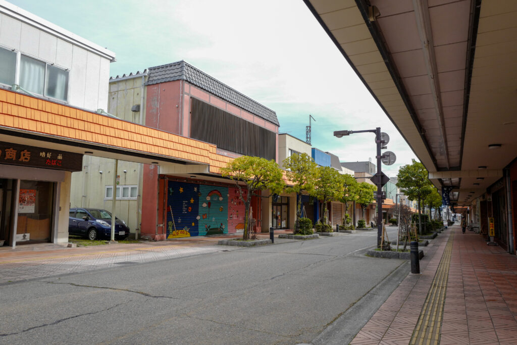 山形・秋田3泊4日旅。酒田　おくりびとロケ地　中通り商店街